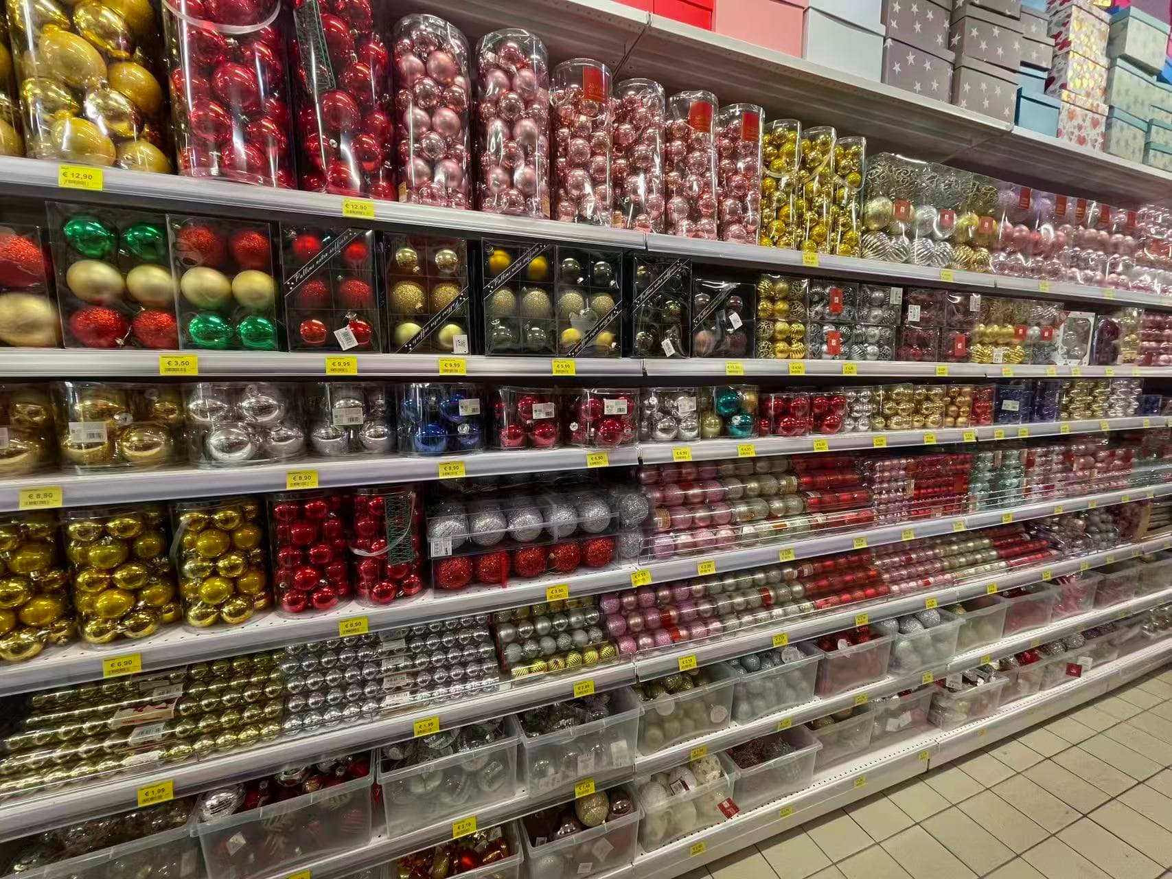 Palline e decorazioni per l’albero di Natale
