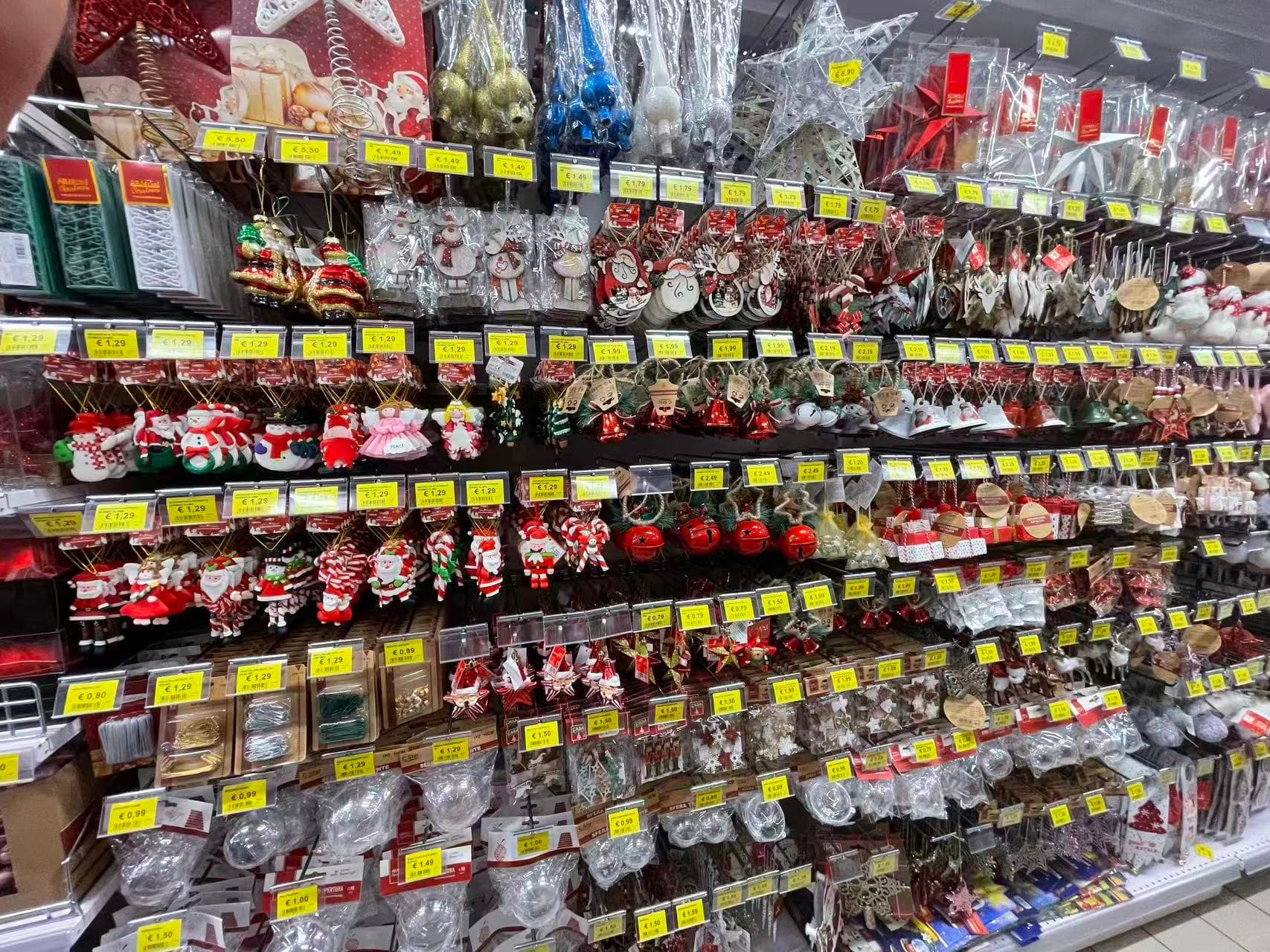 Decorazioni e piccoli articoli natalizi